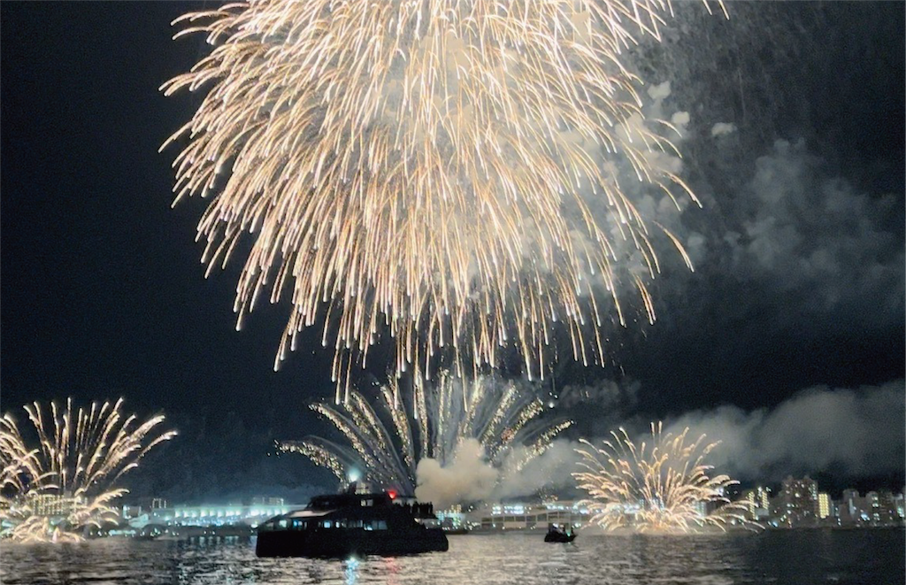【船から？島から？】超高密度花火を間近で見られる「よこすか開国花火大会」特別観覧！